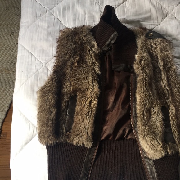 Faux Fur Aviator Style Vest! Zip-Up + Pockets - Picture 7 of 8